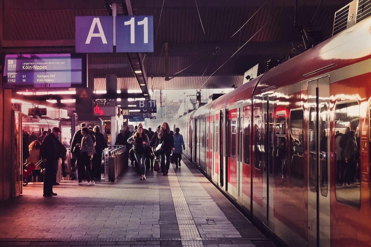 railway-station-3850002_1280