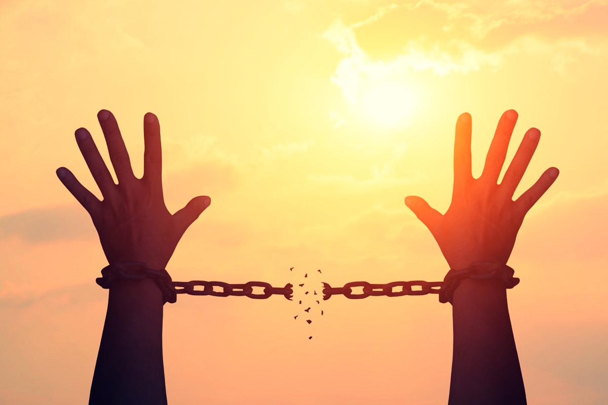 freepik-human-hand-chain