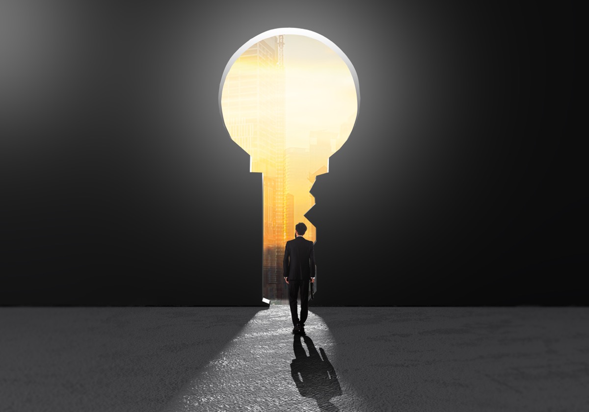 freepik-success-businessmen-walking-to-key-success-holes-for-think-of-strategy