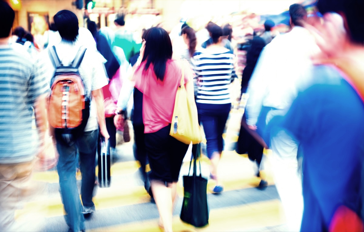 freepik-crowded-crossing