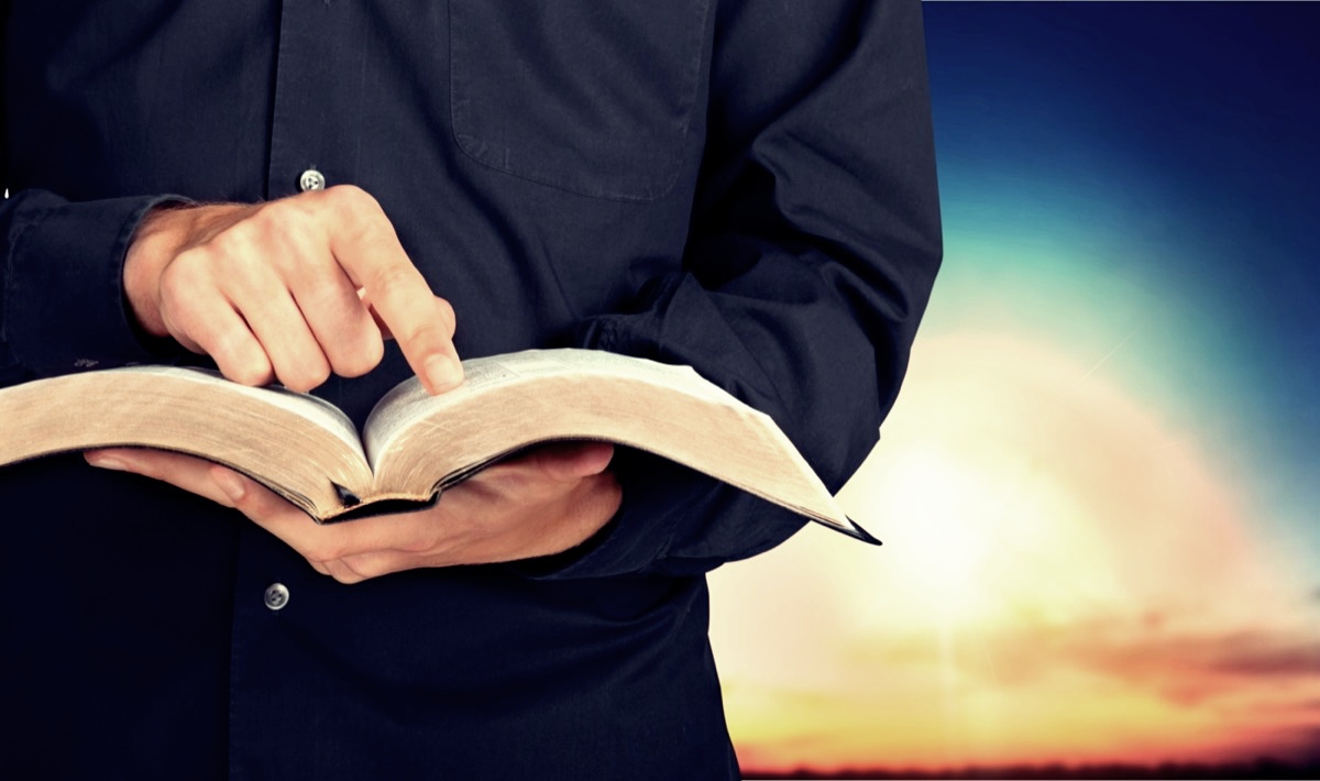 freepik-man-reading